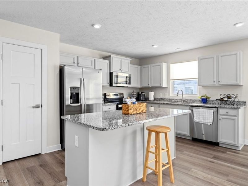 122 Eagle Circle, Amherst, OH 44001 Photo 10