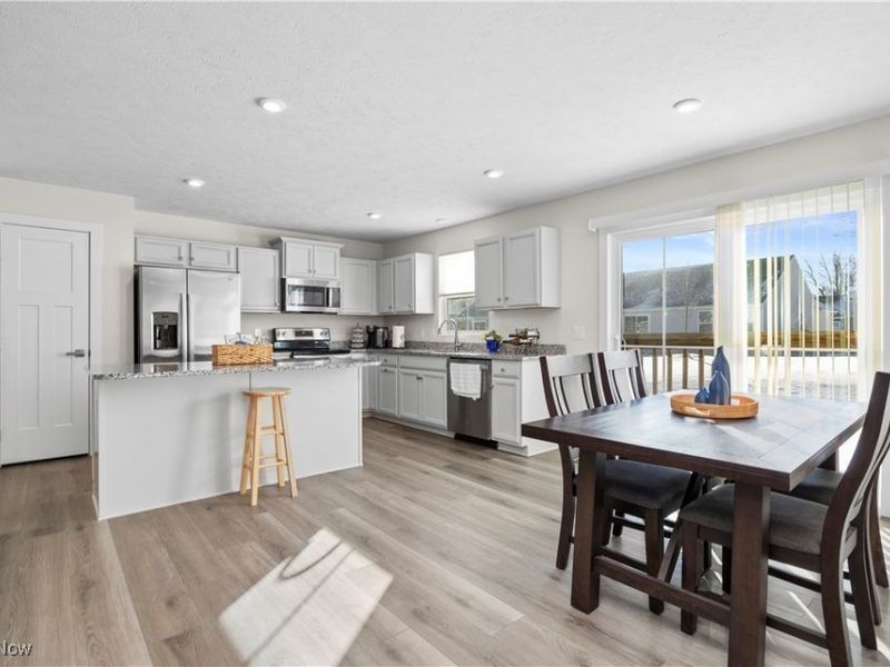 122 Eagle Circle, Amherst, OH 44001 Photo 12