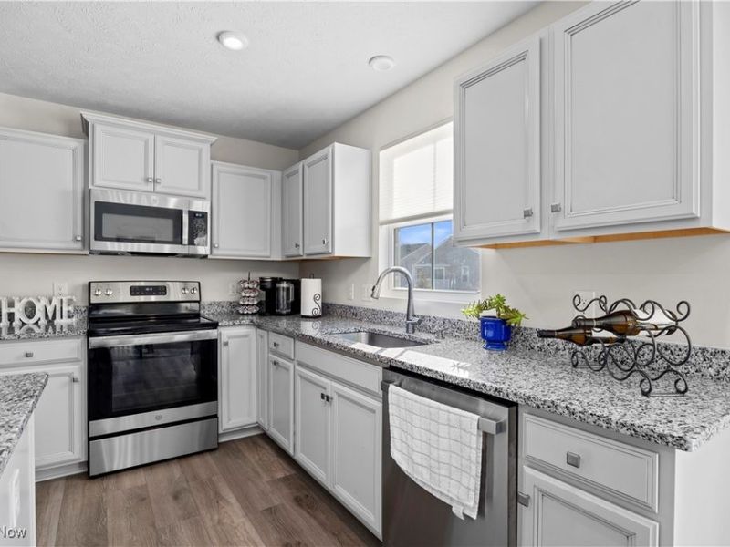 122 Eagle Circle, Amherst, OH 44001 Photo 9