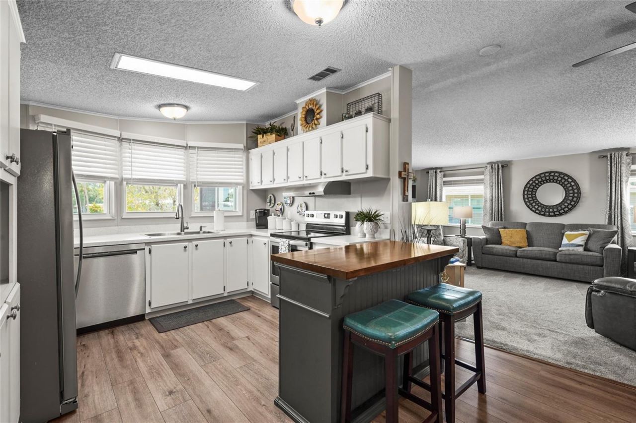 8470 Imperial Circle, Palmetto, FL 34221 Photo