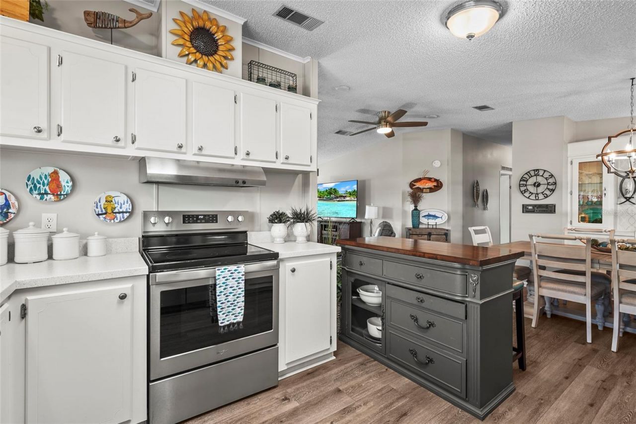 8470 Imperial Circle, Palmetto, FL 34221 Photo