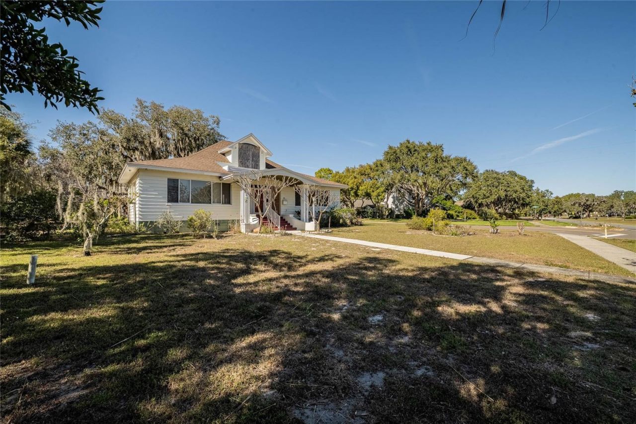 102 S Lakeshore Boulevard, Lake Wales, FL 33853 Photo