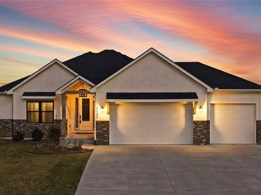 1121 SW Brookside Court, Lee's Summit, MO 64064