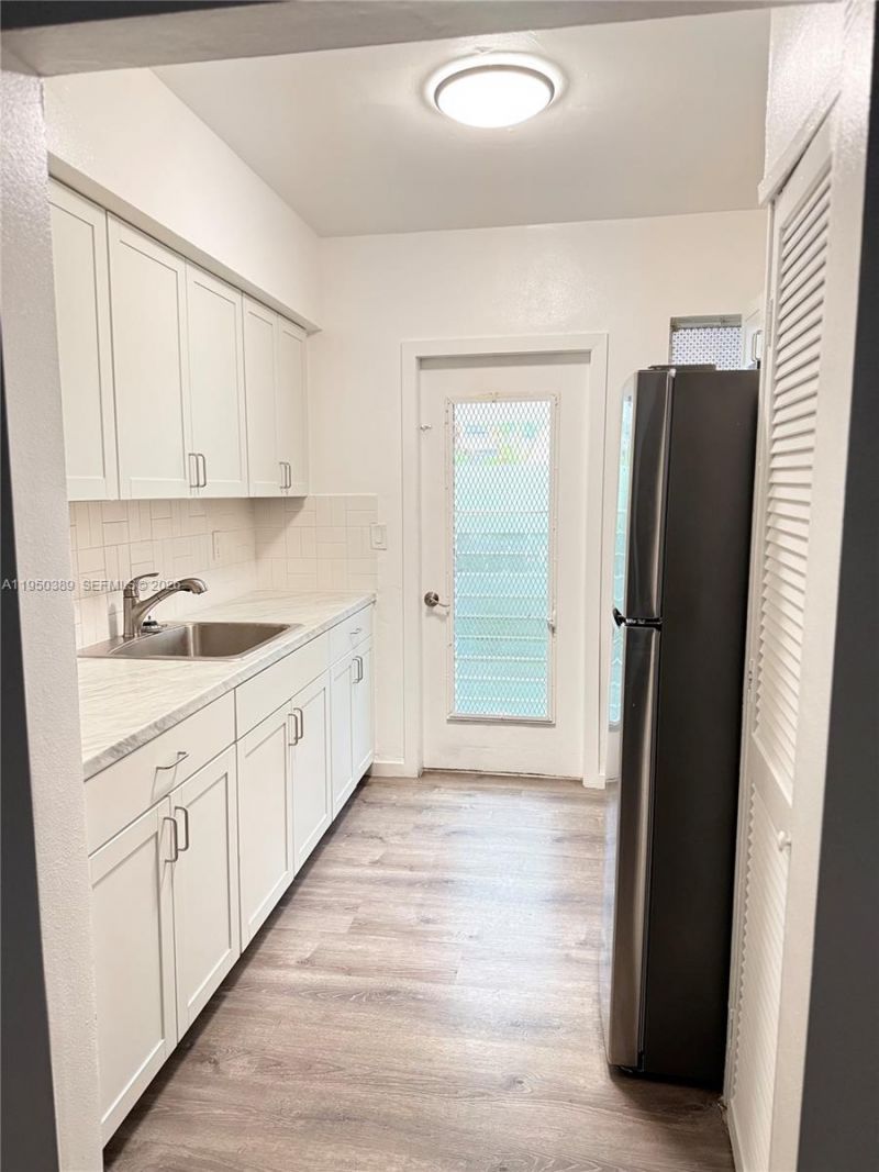 145 S Shore Dr, Unit 2, Miami Beach, FL 33141 Photo