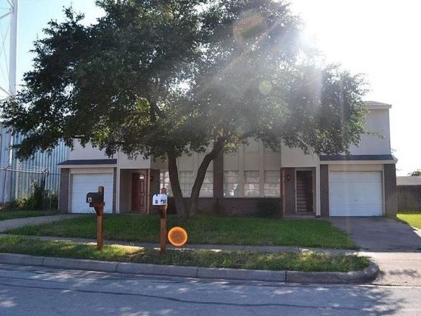 105 N HEIGHTS Drive, Unit A, Crowley, TX 76036