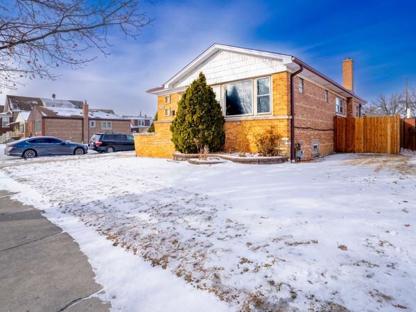 5758 W 64th Place, Chicago, IL 60638