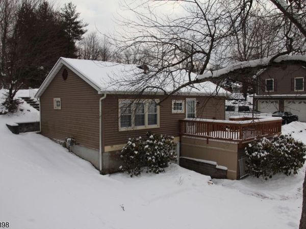 31 Ringwood La, West Milford, NJ 07421