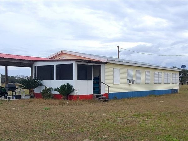 95 Kellie Lane , Seadrift, TX 77983