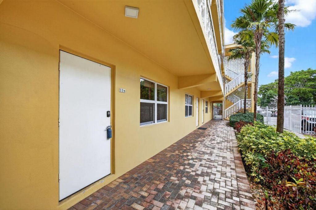 815 Middle River Drive, Unit 114, Fort Lauderdale, FL 33304 Photo
