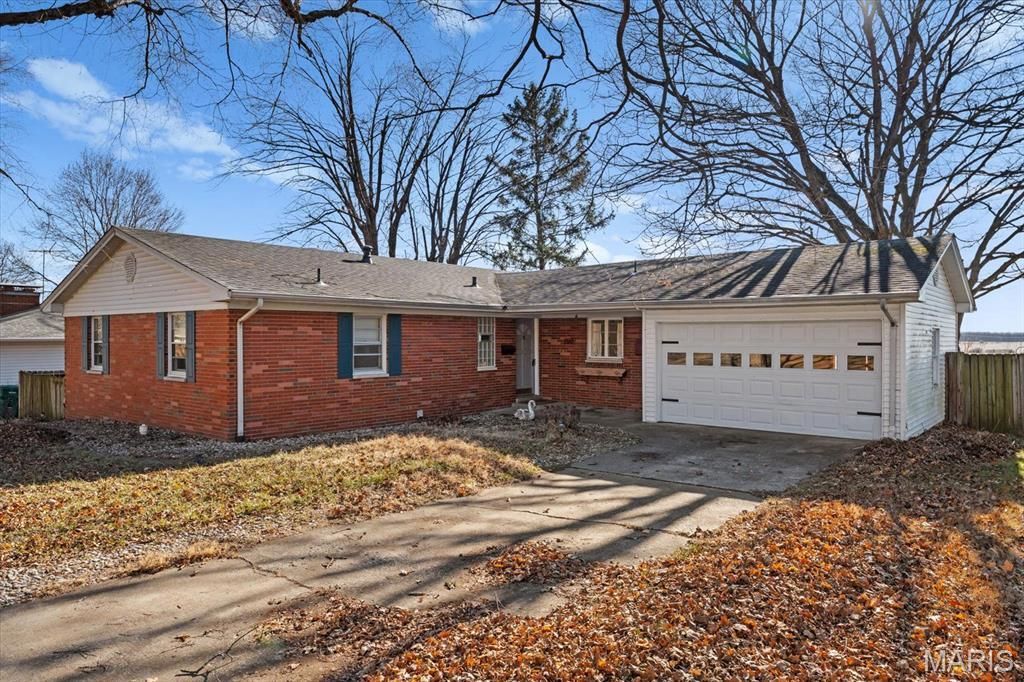 702 Mary Jane Street, Lebanon, IL 62254 Main Photo