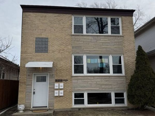 323 22nd Avenue, Unit G, Bellwood, IL 60104