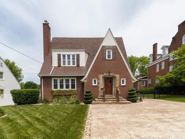 328 W Philadelphia Avenue, Bridgeport, WV 26330