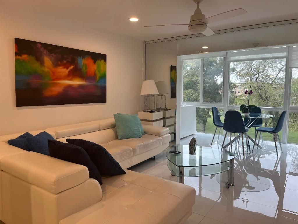 9321 Sunrise Lakes Boulevard, Unit 305, Sunrise, FL 33322 Photo