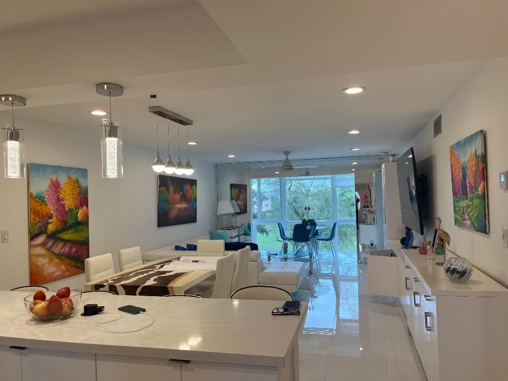 9321 Sunrise Lakes Boulevard, Unit 305, Sunrise, FL 33322 Photo