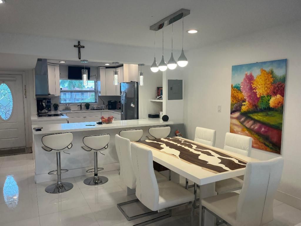 9321 Sunrise Lakes Boulevard, Unit 305, Sunrise, FL 33322 Photo