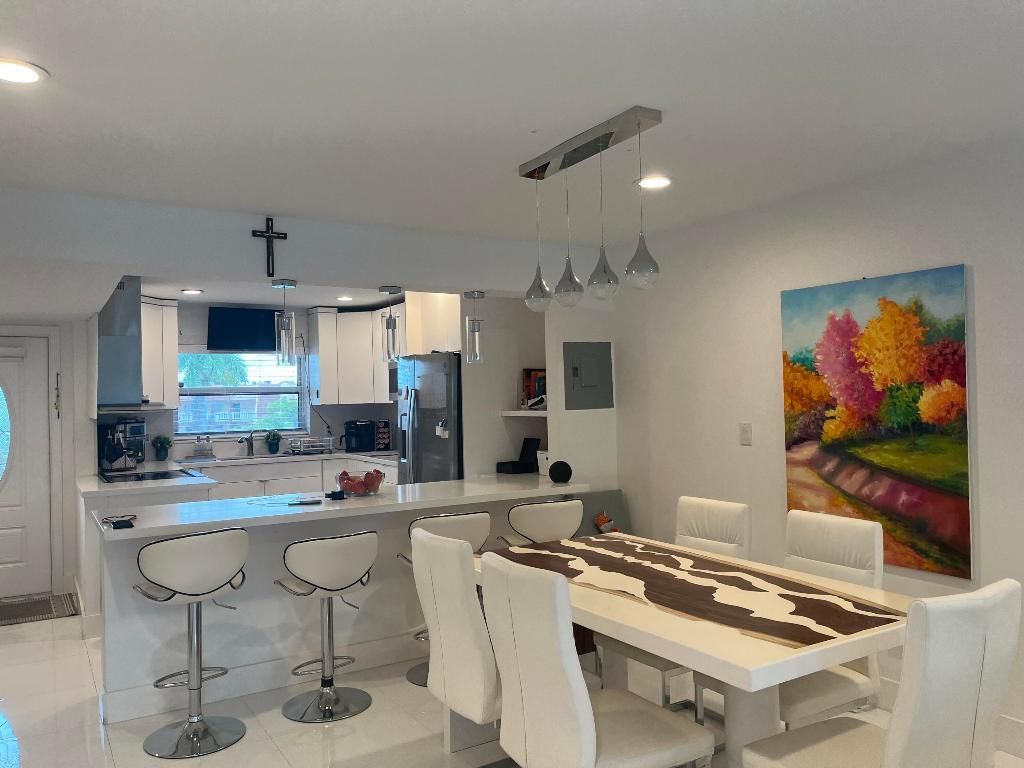 9321 Sunrise Lakes Boulevard, Unit 305, Sunrise, FL 33322 Photo