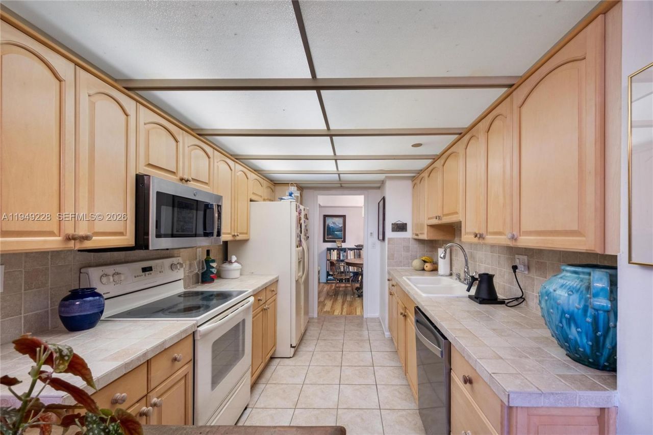 4000 Towerside Ter, Unit 301, Miami, FL 33138 Photo