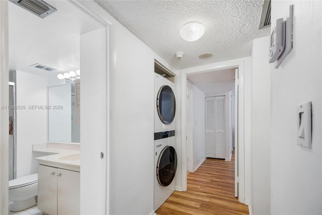 4000 Towerside Ter, Unit 301, Miami, FL 33138 Photo