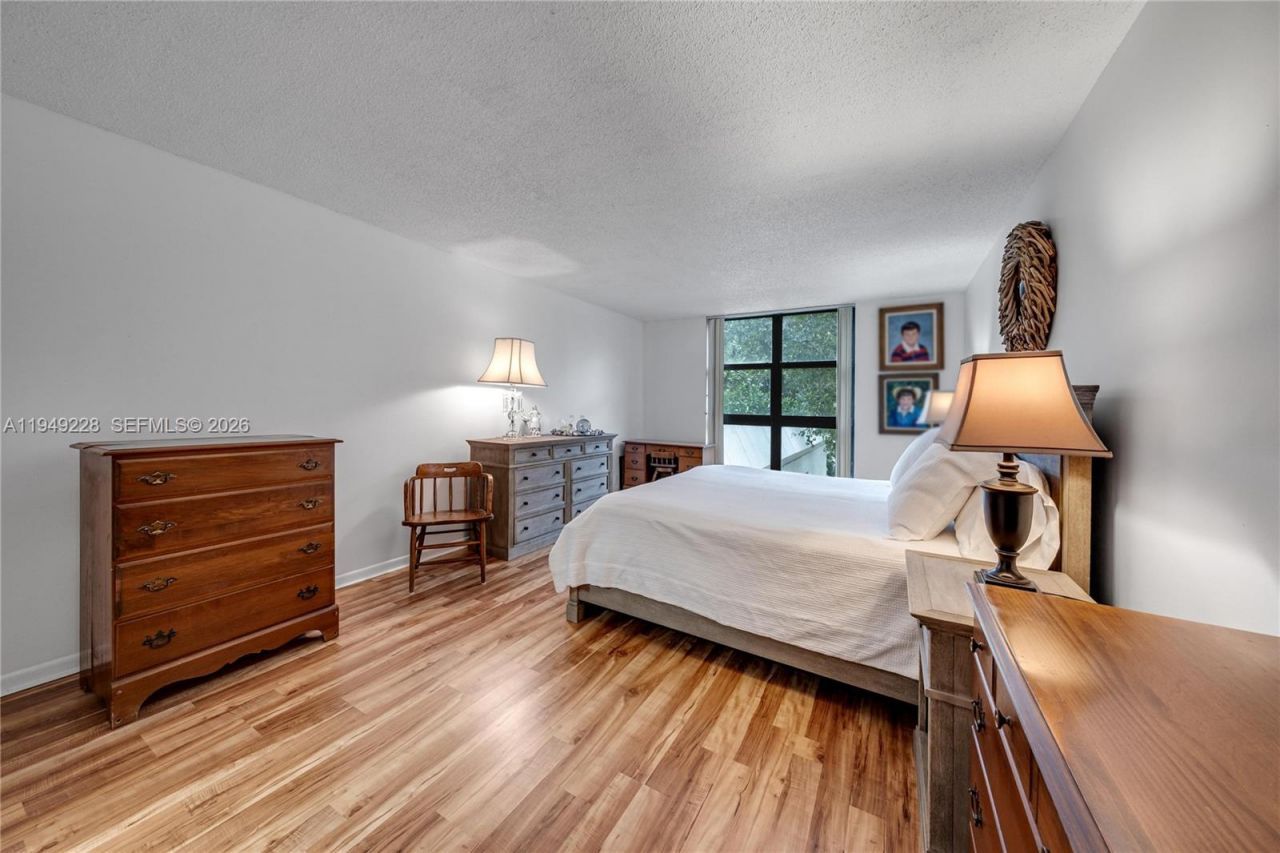 4000 Towerside Ter, Unit 301, Miami, FL 33138 Photo