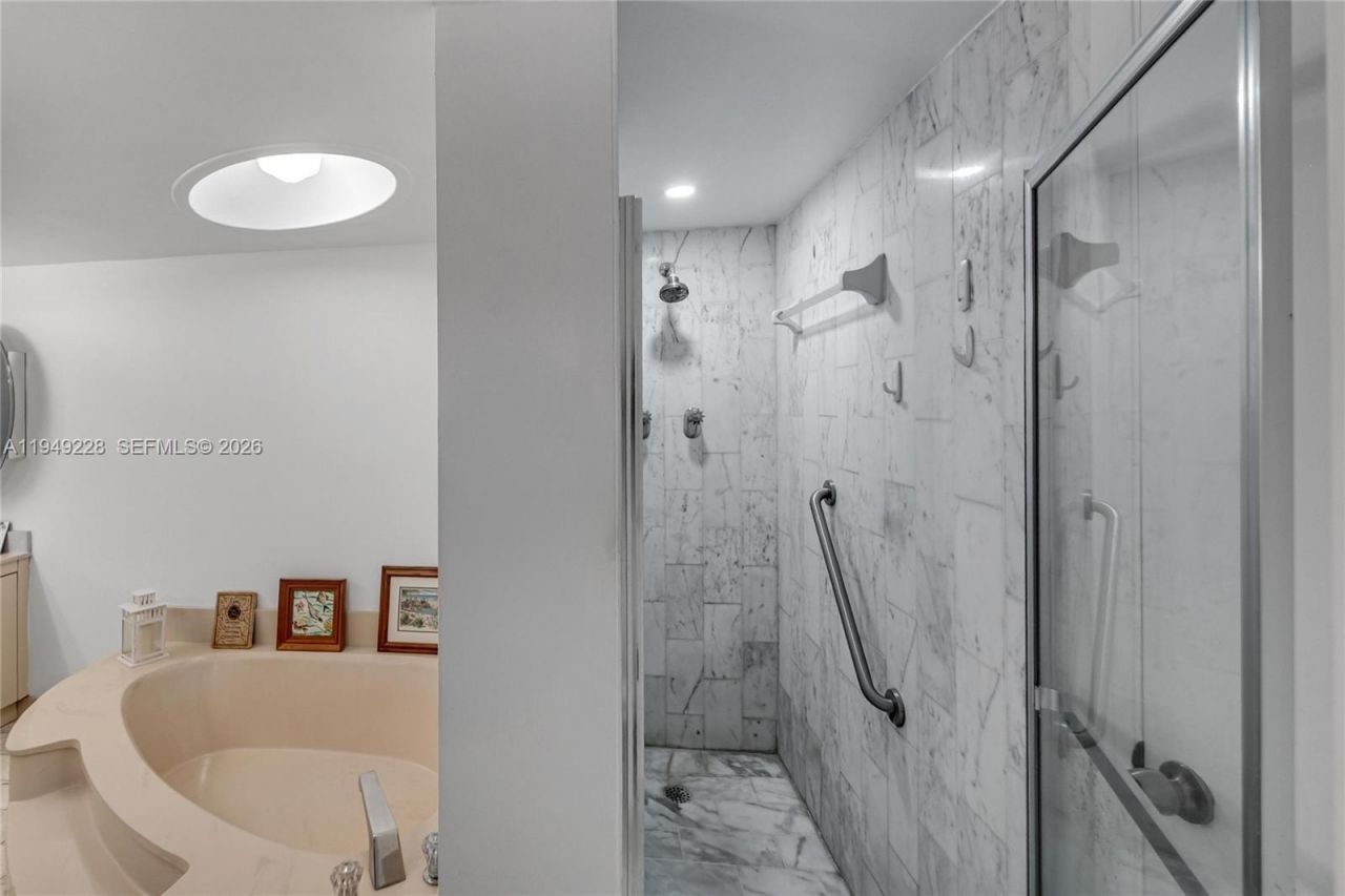 4000 Towerside Ter, Unit 301, Miami, FL 33138 Photo