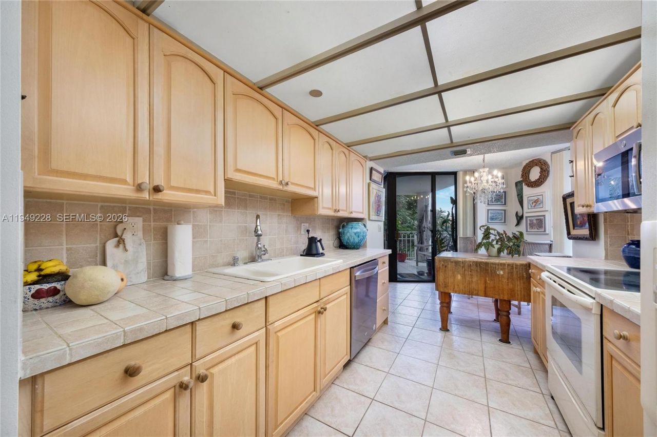 4000 Towerside Ter, Unit 301, Miami, FL 33138 Photo