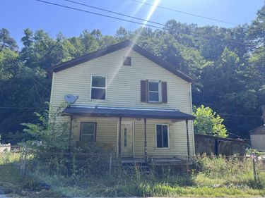2102 Sheas Fork Road, McRoberts, KY 41835