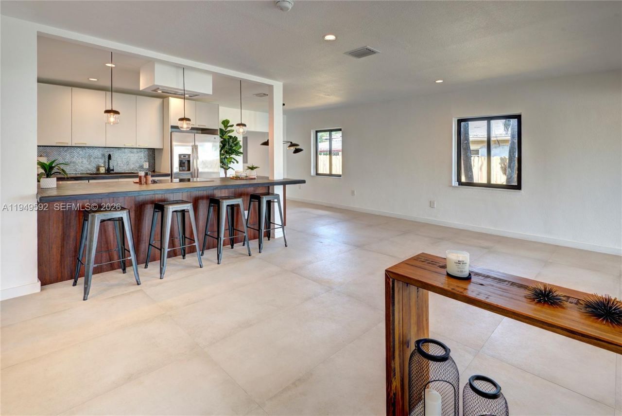 818 NW 47th St, Miami, FL 33127 Photo