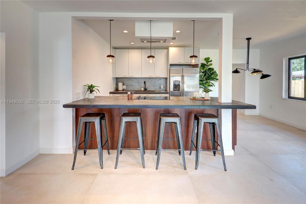 818 NW 47th St, Miami, FL 33127 Photo