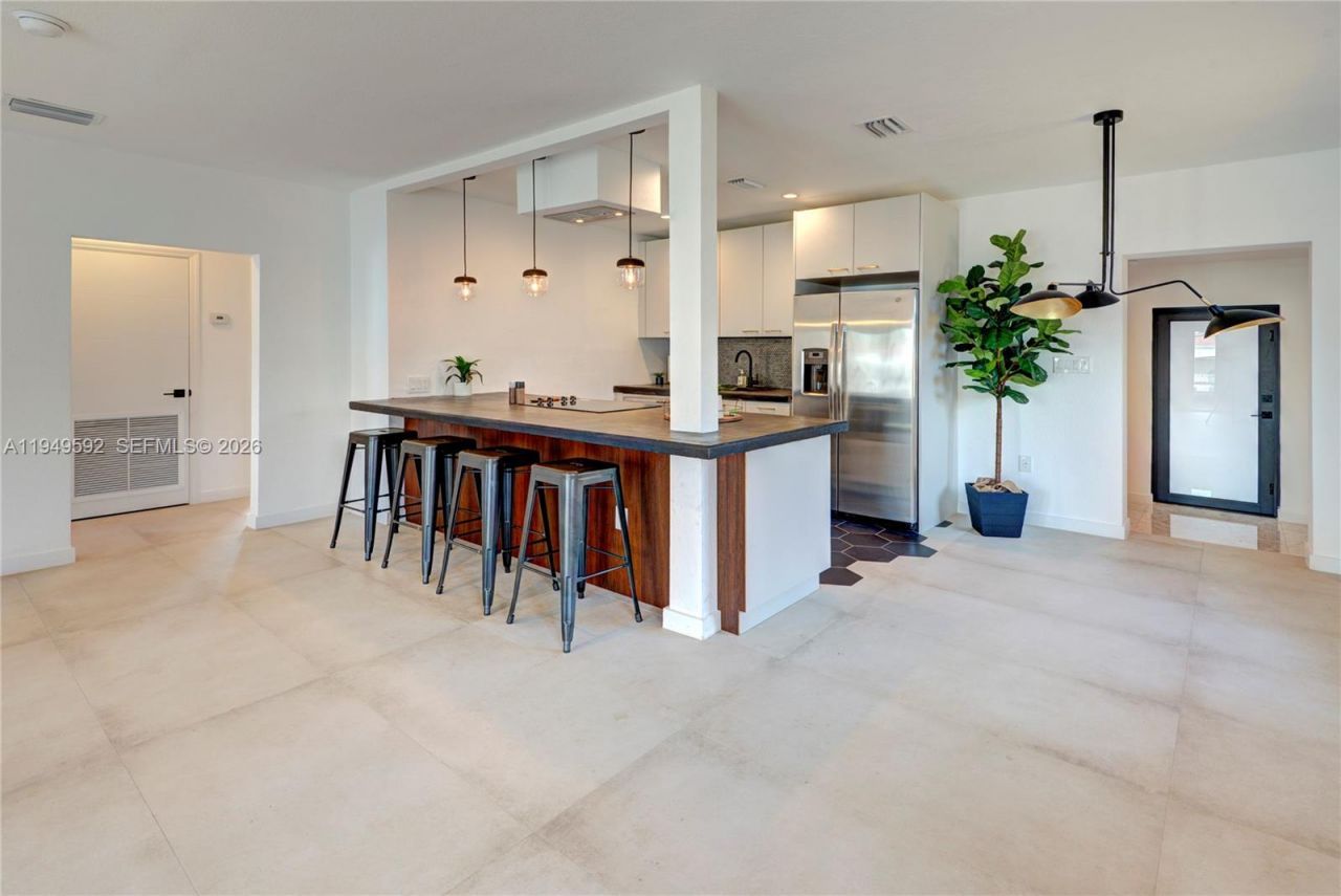 818 NW 47th St, Miami, FL 33127 Photo