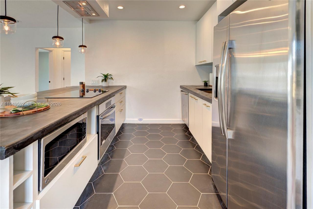 818 NW 47th St, Miami, FL 33127 Photo