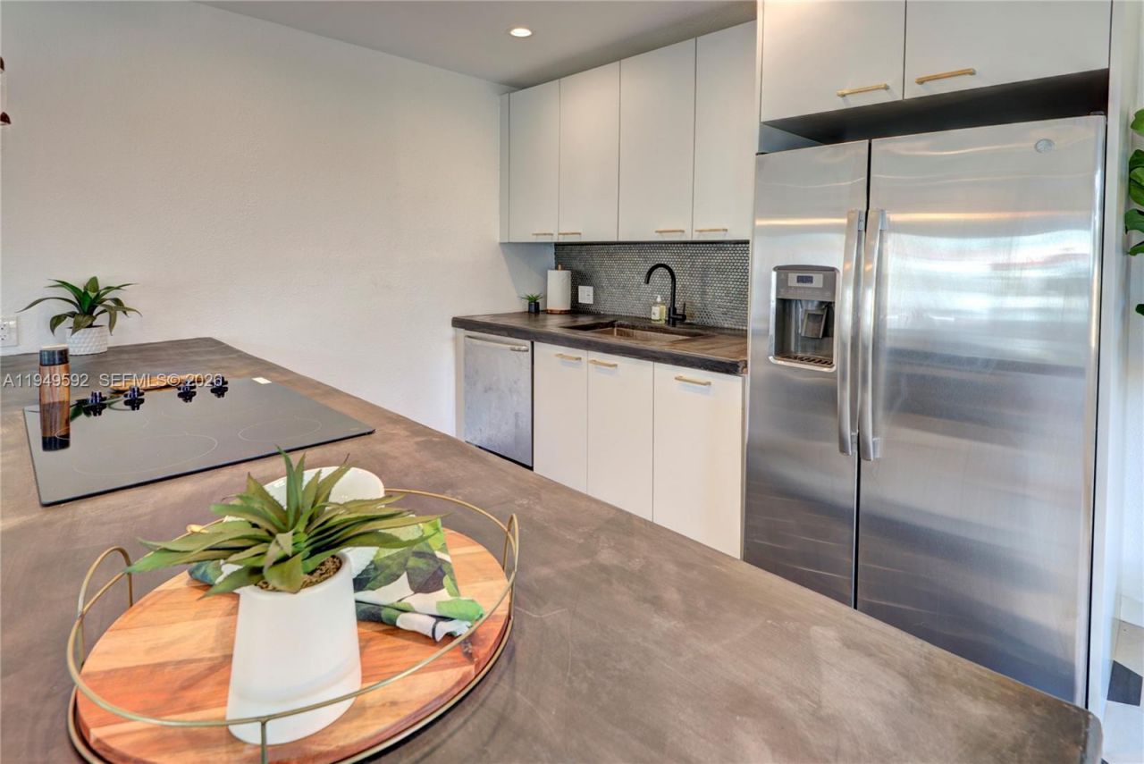 818 NW 47th St, Miami, FL 33127 Photo