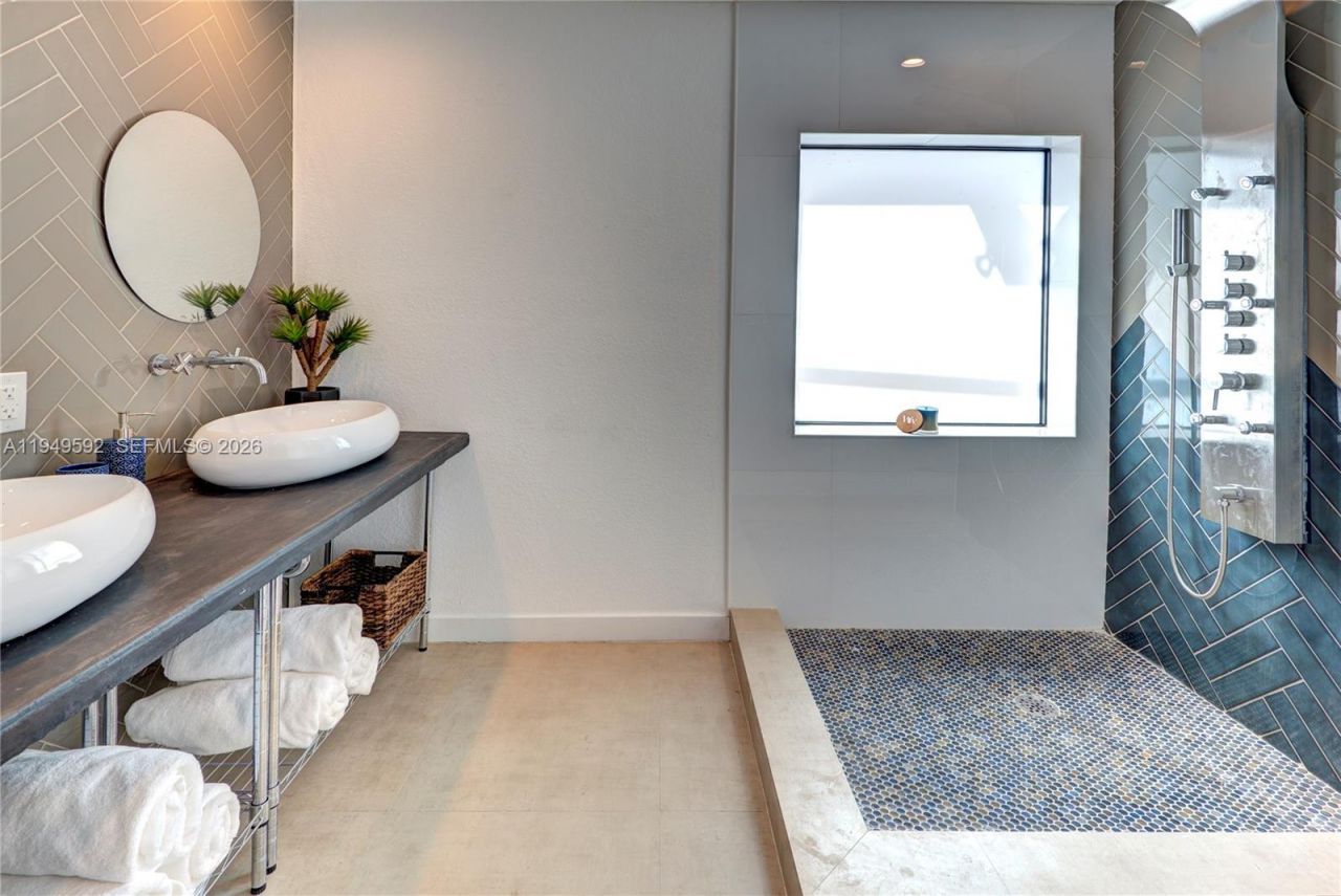 818 NW 47th St, Miami, FL 33127 Photo