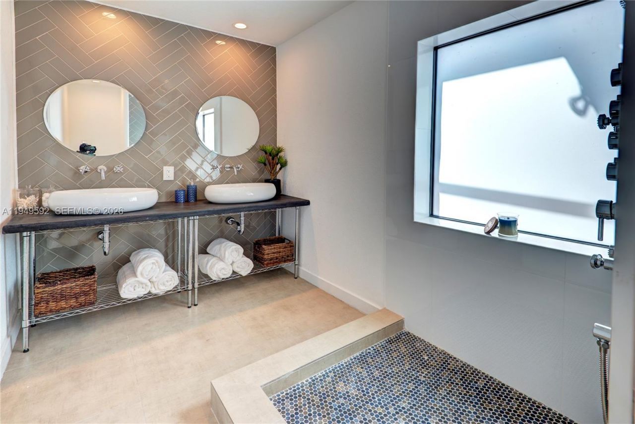 818 NW 47th St, Miami, FL 33127 Photo