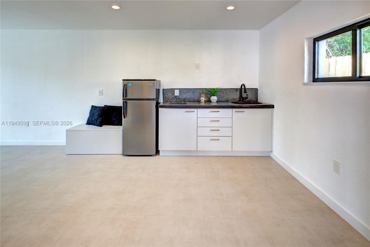 818 NW 47th St, Miami, FL 33127 Photo