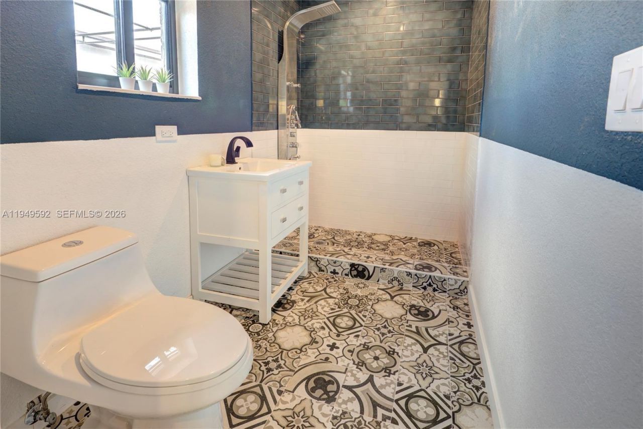 818 NW 47th St, Miami, FL 33127 Photo