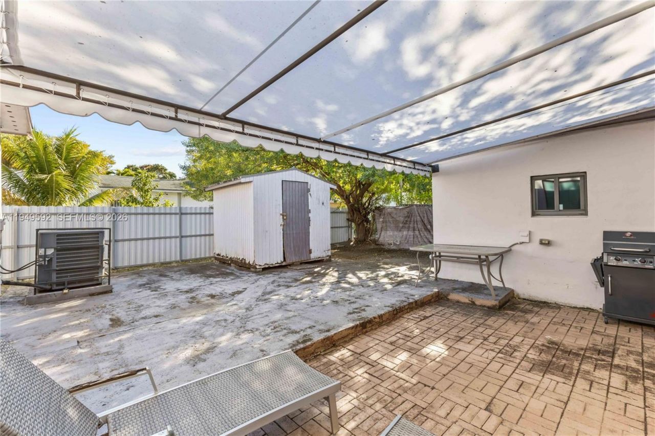 818 NW 47th St, Miami, FL 33127 Photo