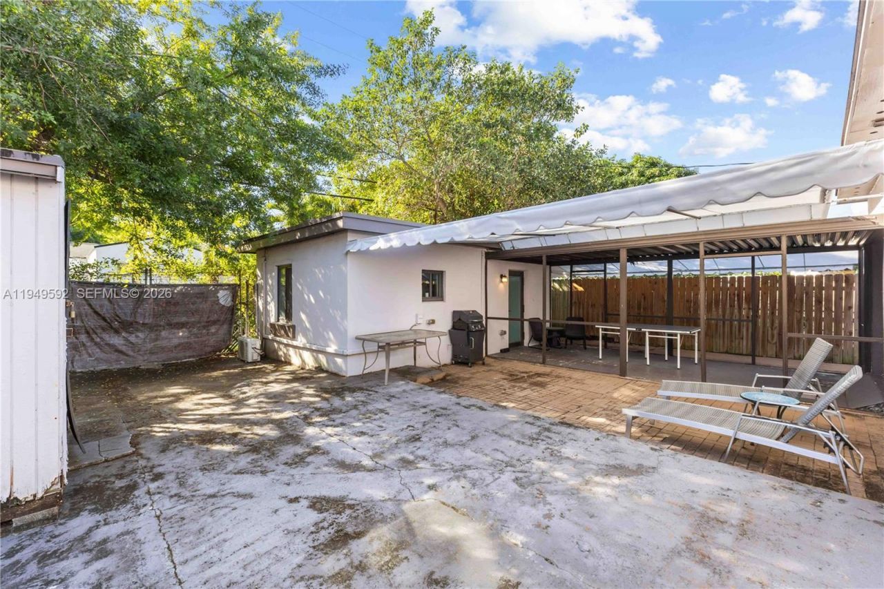 818 NW 47th St, Miami, FL 33127 Photo