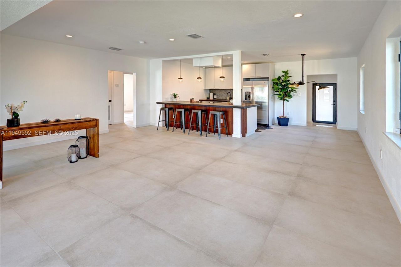 818 NW 47th St, Miami, FL 33127 Photo