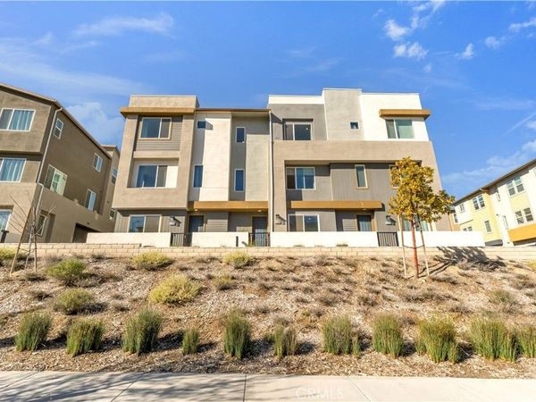 27582 Manzanita, Valencia, CA 91381