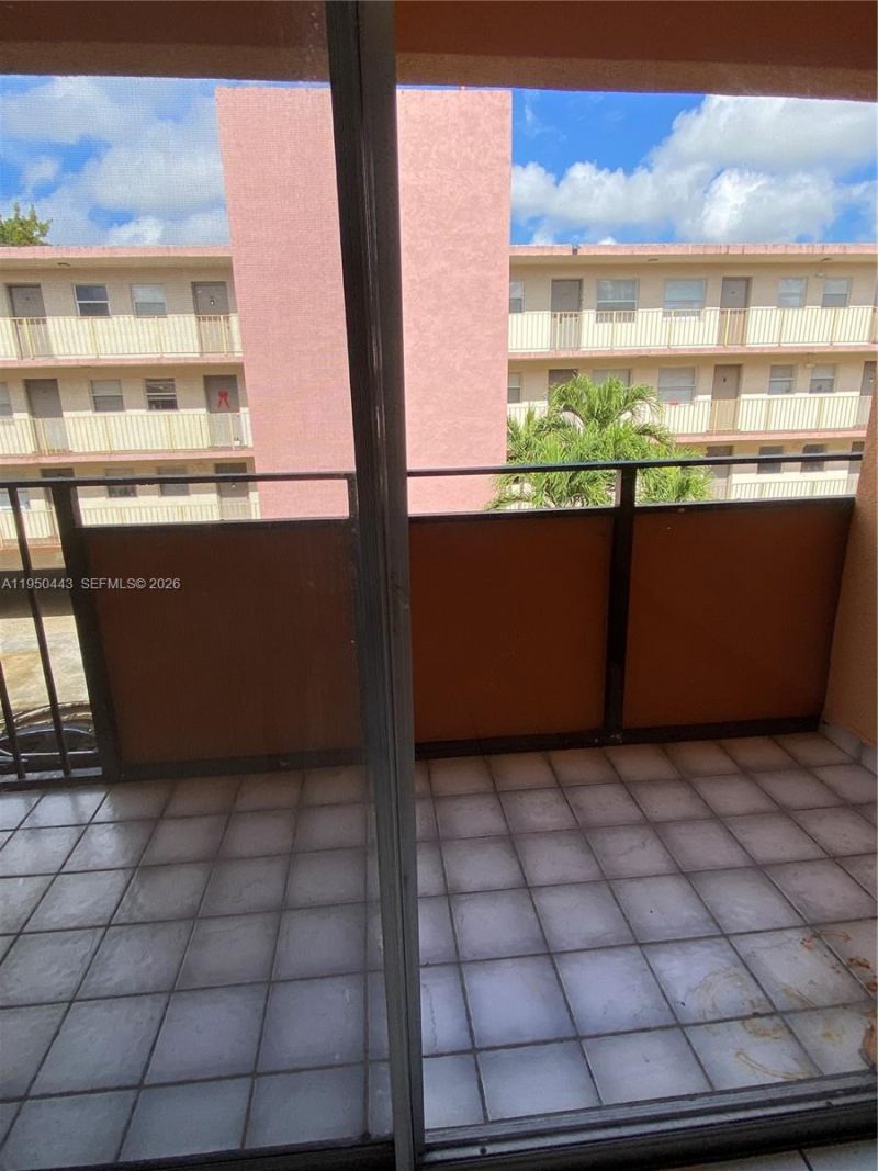295 NW 72nd Ave , Unit 304, Miami, FL 33126 Photo