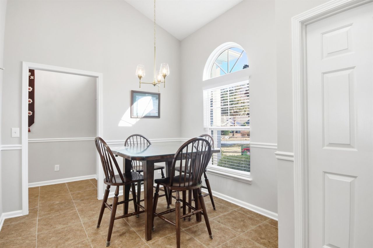 4 Guillemont Ct. Photo 10