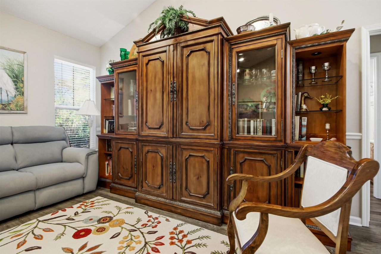 4 Guillemont Ct. Photo 12