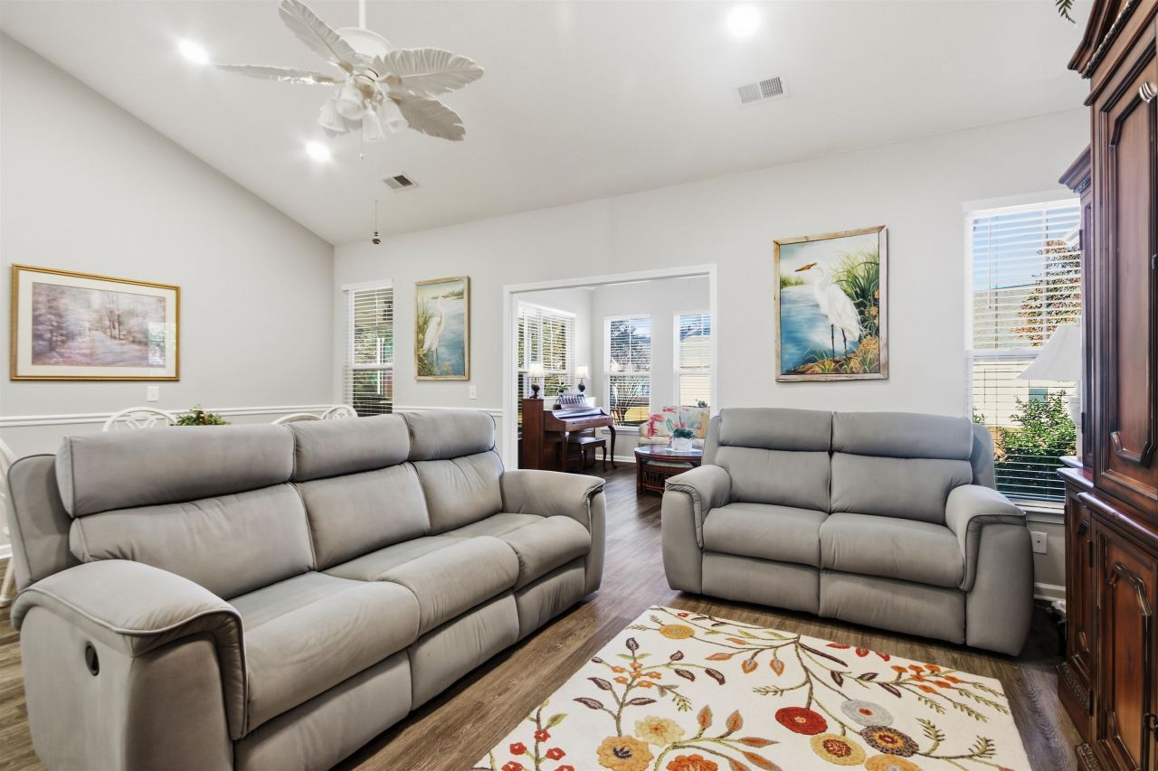 4 Guillemont Ct. Photo 13