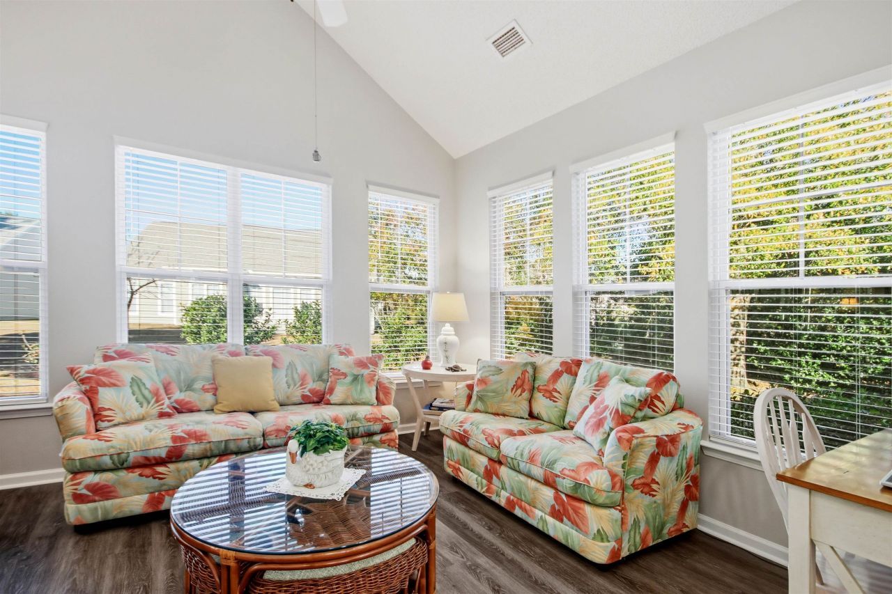 4 Guillemont Ct. Photo 14