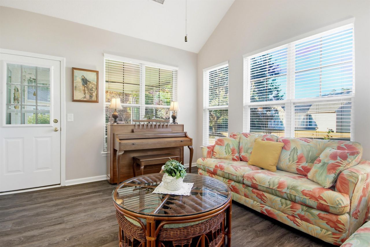 4 Guillemont Ct. Photo 15