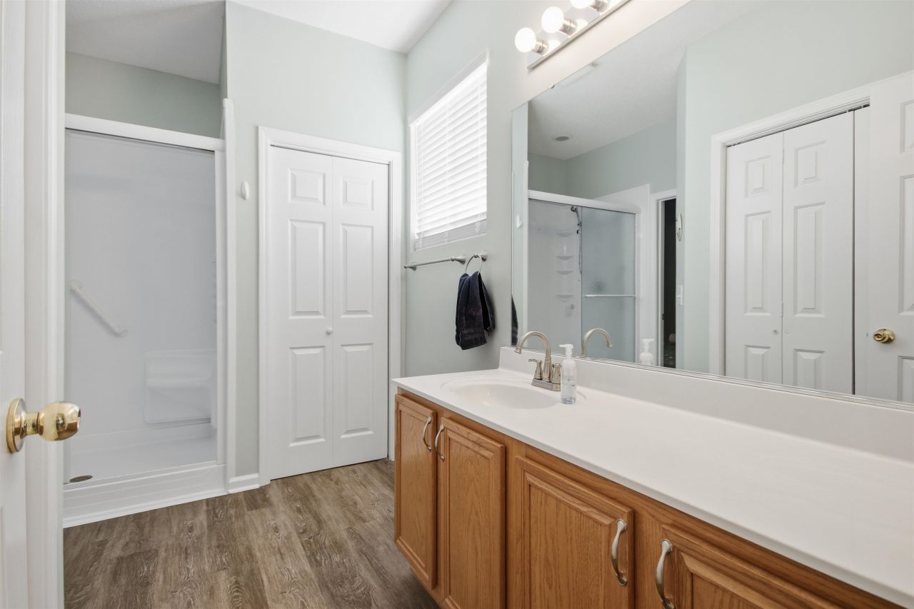 4 Guillemont Ct. Photo 26