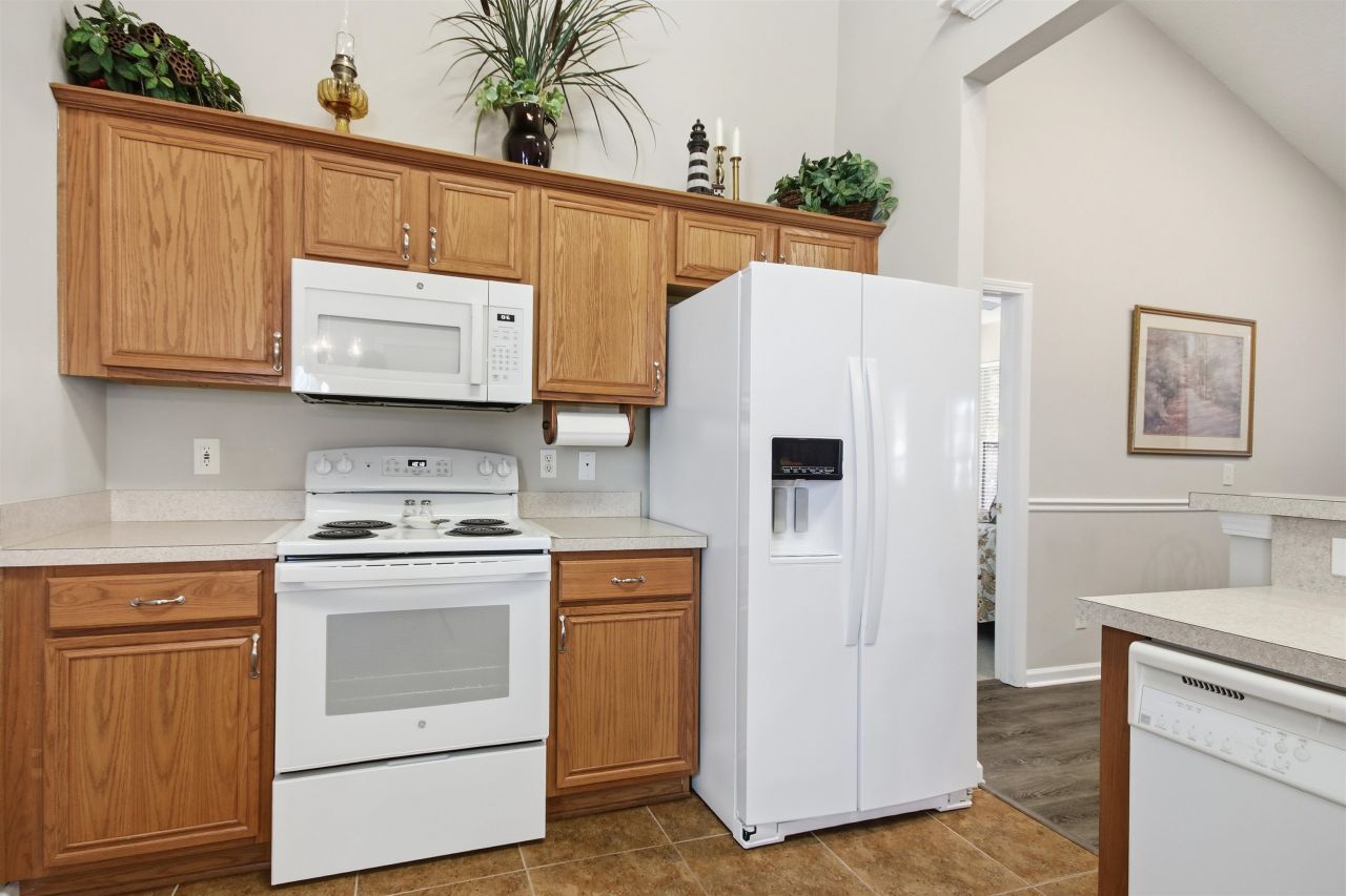 4 Guillemont Ct. Photo 6