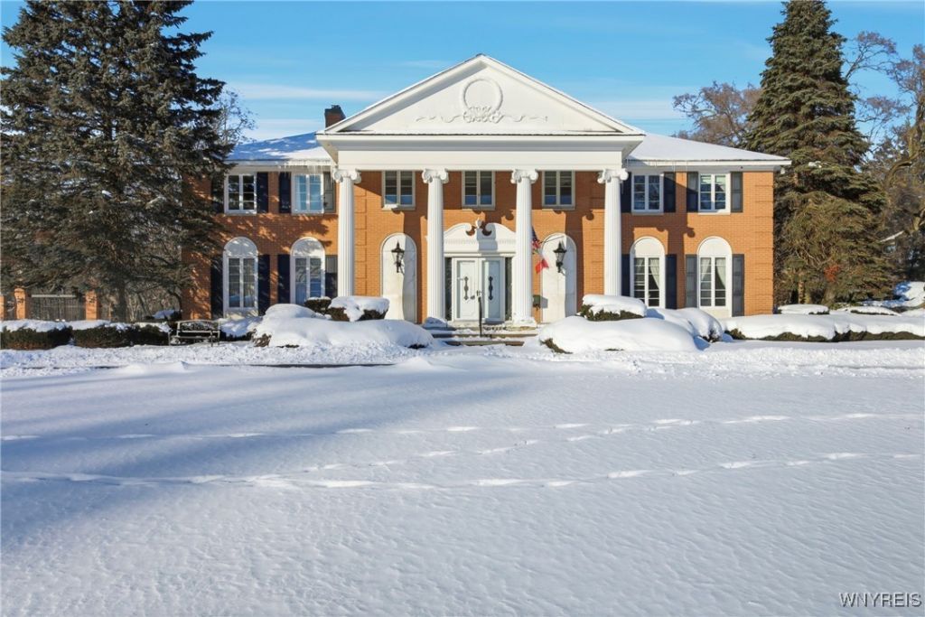 1 Sargent Drive, Lockport, NY 14094 Main Photo