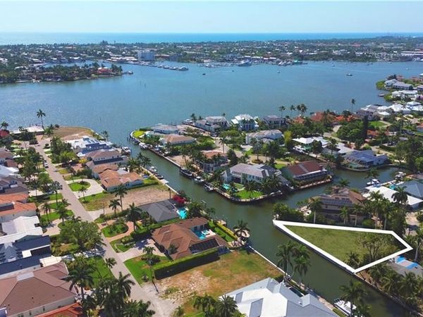 1680 Mullet CT, NAPLES, FL 34102