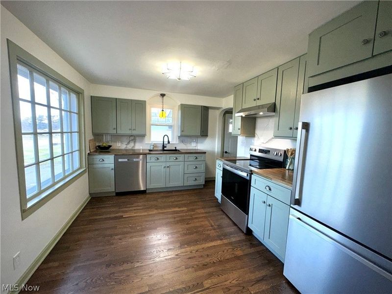 1075 Bacon Avenue, East Palestine, OH 44413 Photo 6